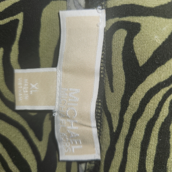 MICHAEL KORS, Women's green and black straight skirt with rusching & split. - Picture 4 of 5